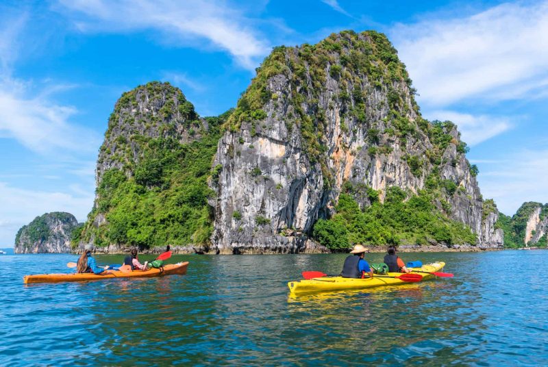 Kayaking-in-Halong-bay